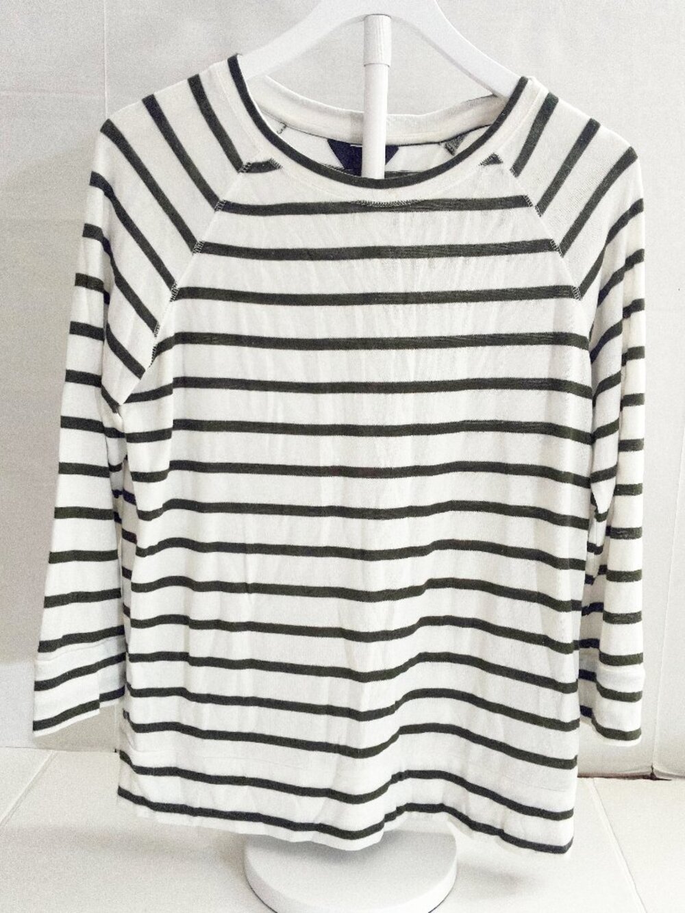 MIX Stitch Fix Green White Striped Raglan Top Transition Fall Light Sweater - M